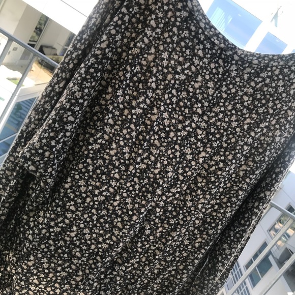 Brandy 🖤 Melville - Picture 5 of 7